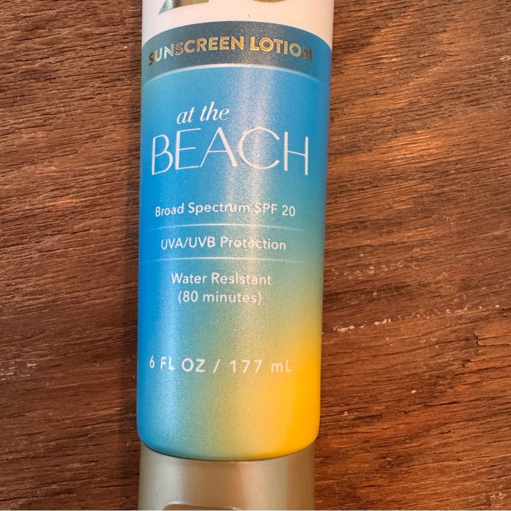 Bath & body Works at the beach sunscreen lotion SPF 20 - Picture 2 of 5
